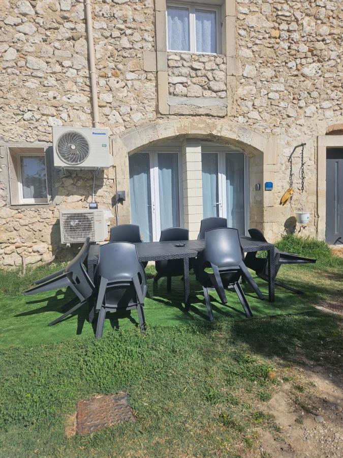 Gite Des Oliviers La Garde-Adhémar Exteriör bild